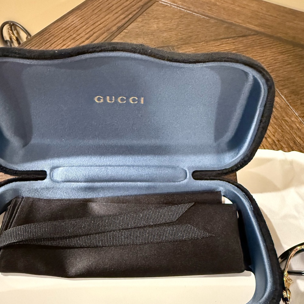 Authentic Gucci 1016SK Sunglasses - Picture 4 of 7